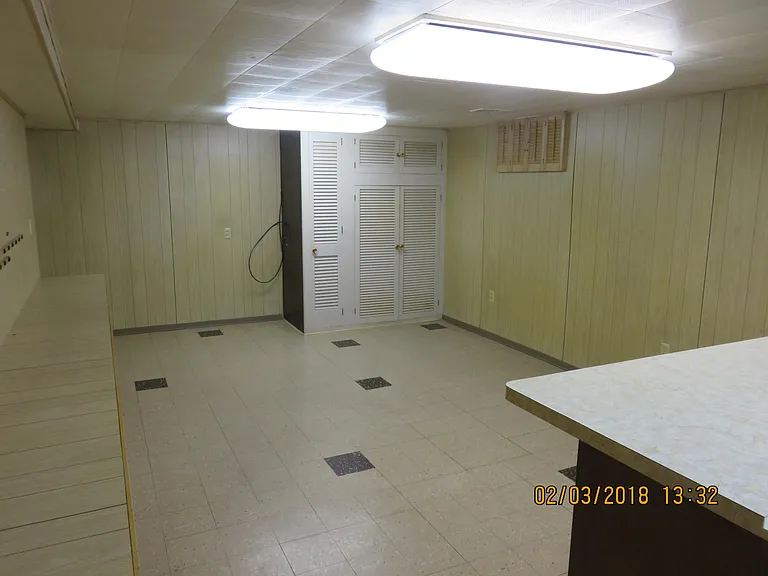 Rec room with bar area