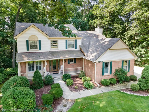 3509 Discus Ct, Lake Orion, MI 48360