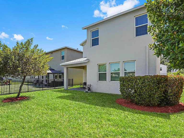 1826 Lake Cove Dr — Photo 36