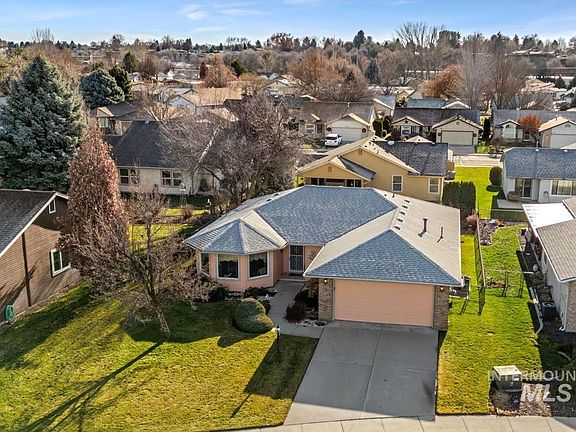 3rd image of 8461 W Echo Falls Ln