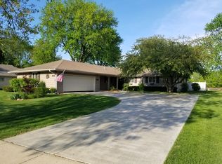 350 Sans Souci Dr, Aurora, IL