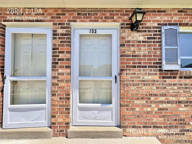 753 Ridgeview Dr — Photo 2