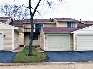 1017 Chatham Pl, Vernon Hills, IL 60061