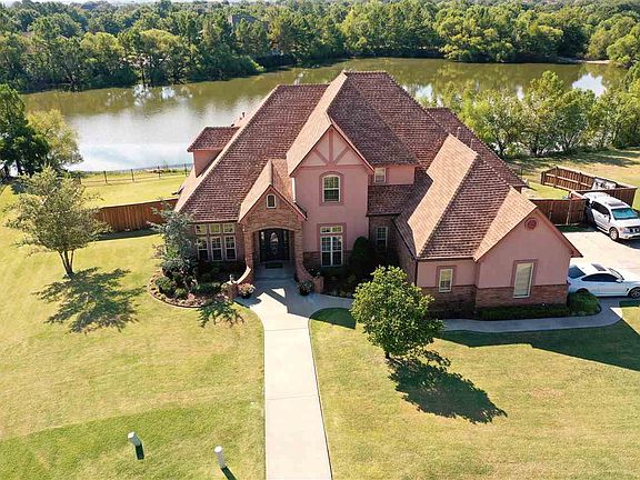 2nd image of 8 NW Shelter Lake Dr