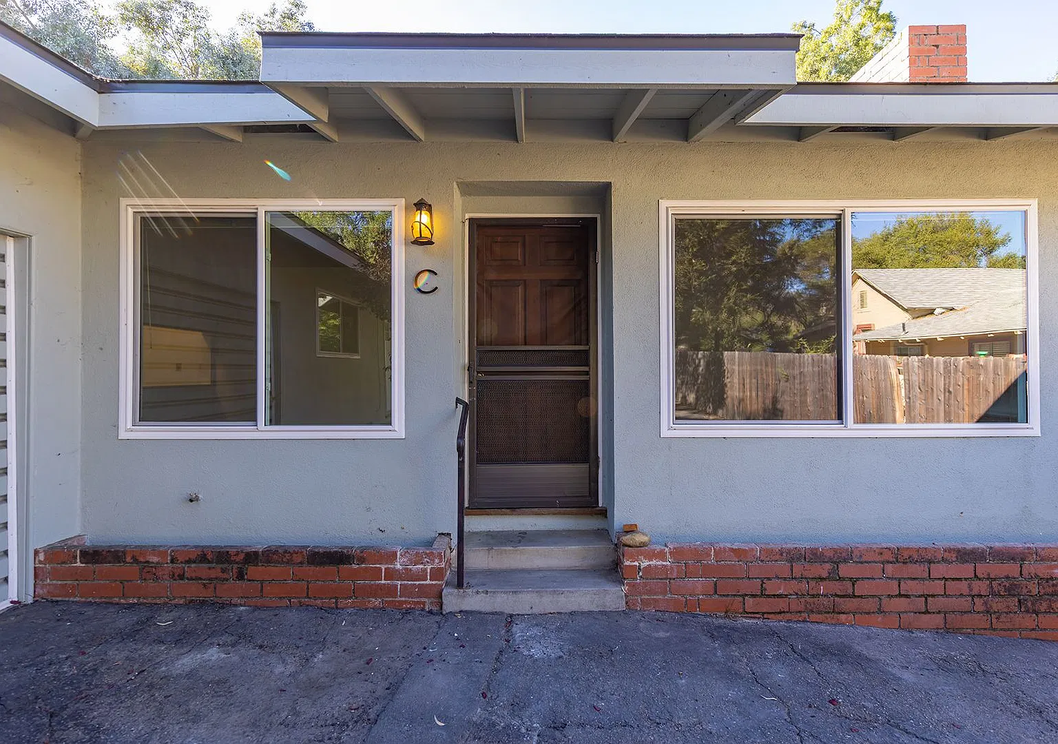 305 W Aliso St — Photo 2
