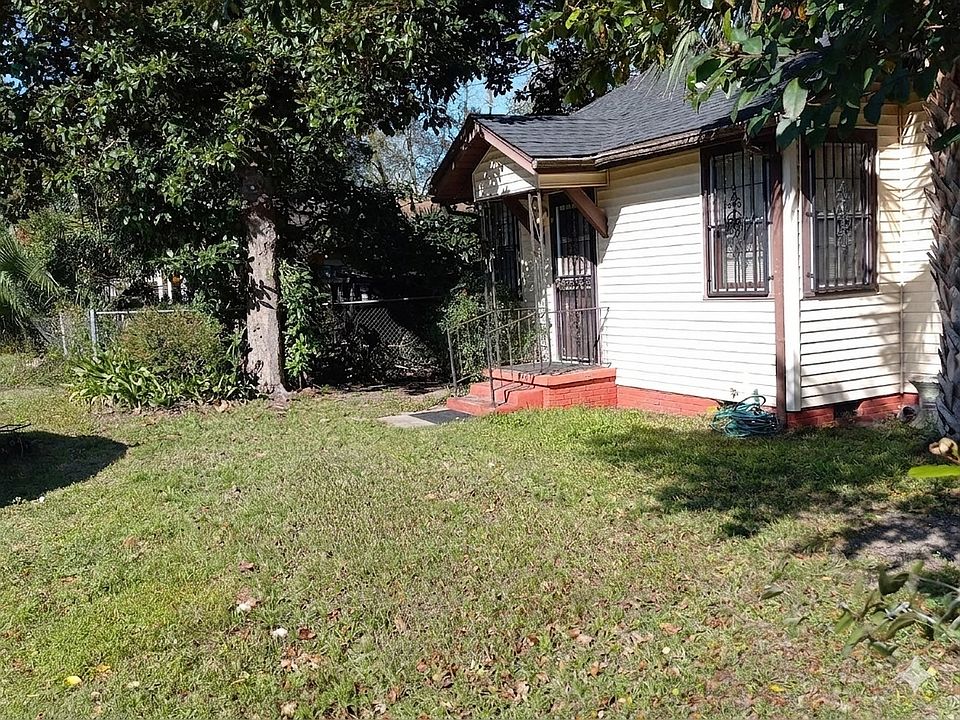 2nd image of 1004 N U St
