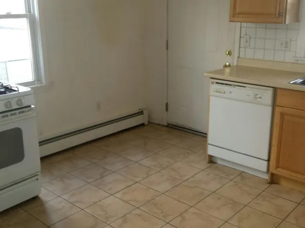 8 Magee Ave APT 2L, Stamford, CT 06902