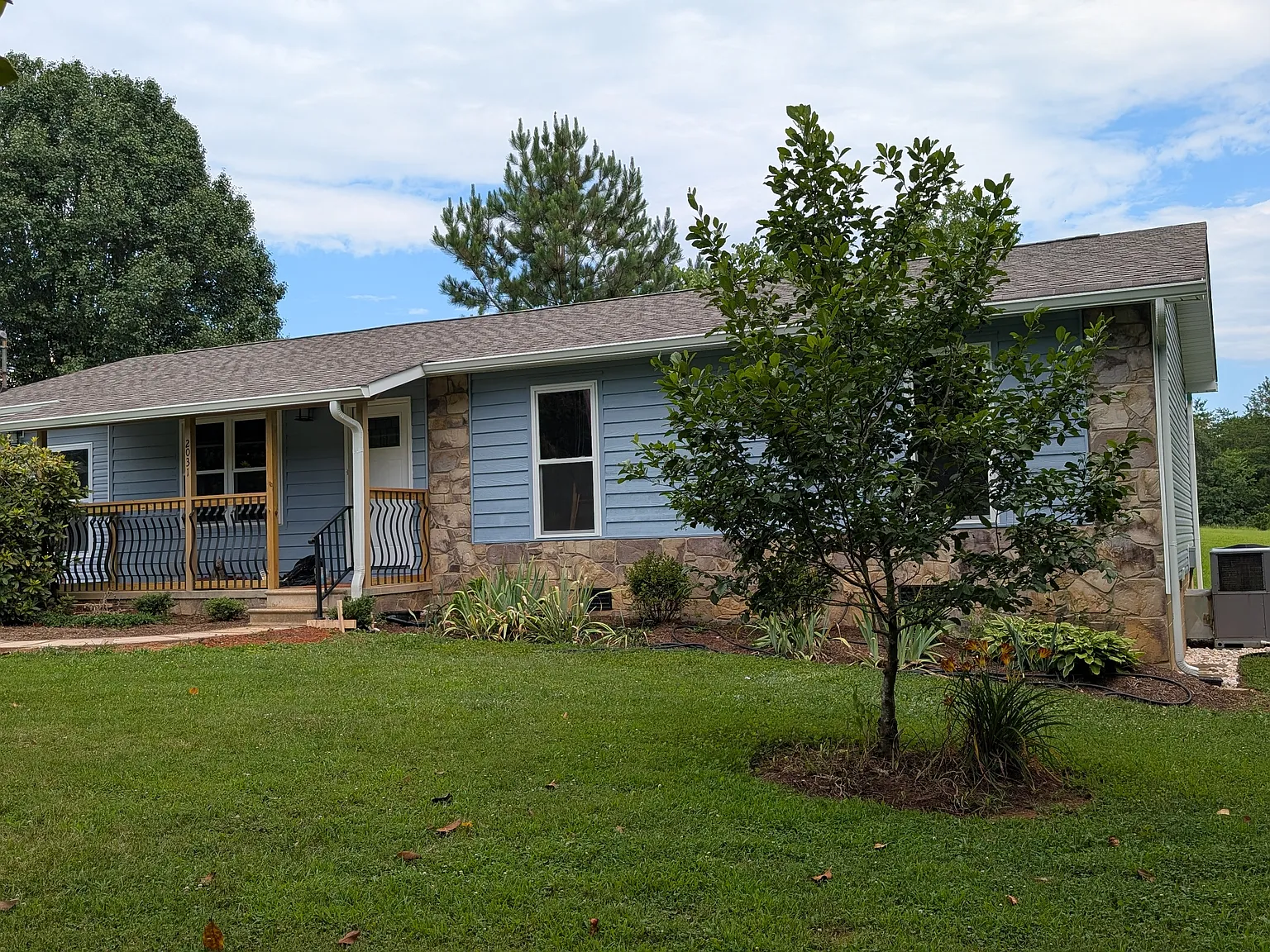 3 bed, 1600 sqft, $2,300 — Photo 1