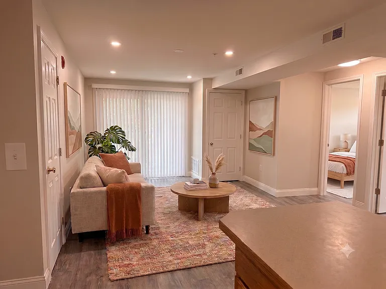 Pondsview Apartments — Photo 52