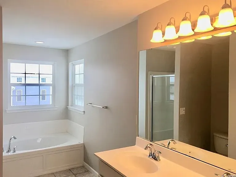 5579 Wyandra Dr — Photo 13