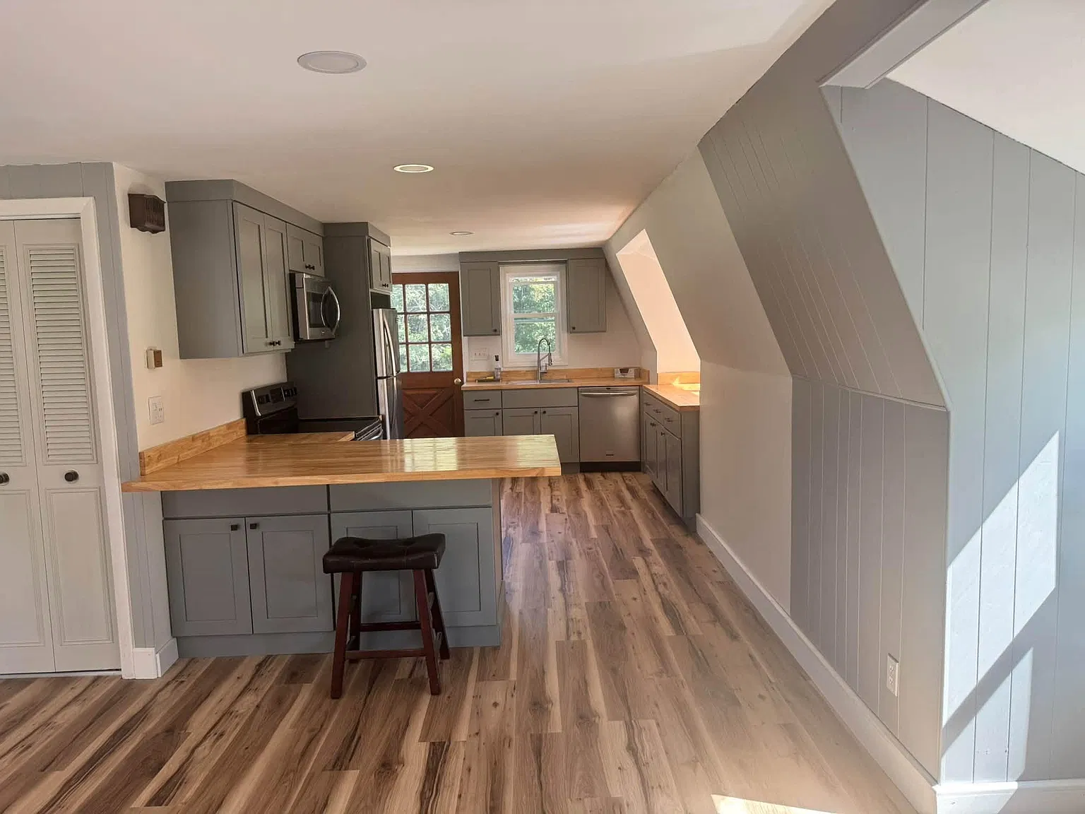 2 bed, 1.0 bath, 720 sqft, $1,950 — Photo 2