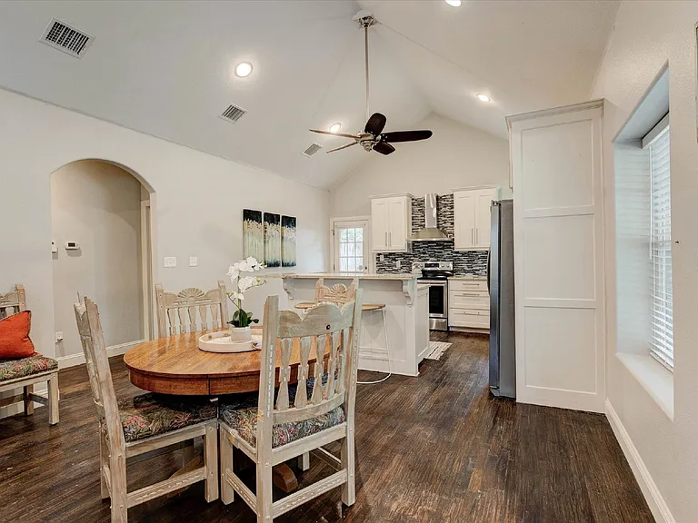 2521 Benbrook Blvd — Photo 8