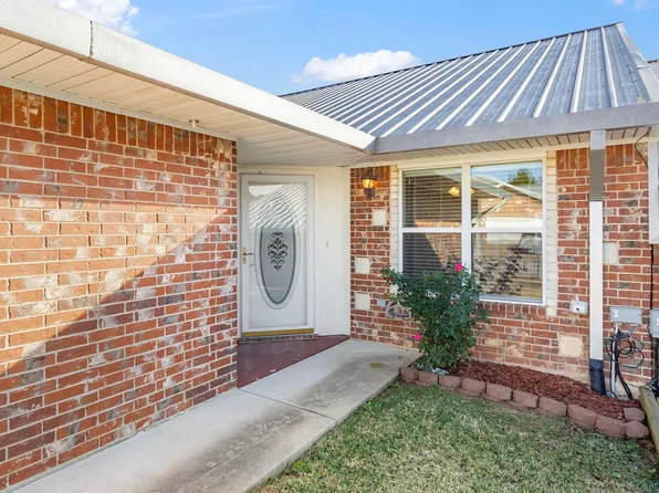 1812 Flagstone Dr, Longview, TX 75605