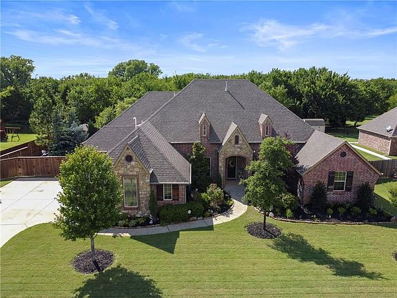 5th image of 6609 Whispering Grove Dr