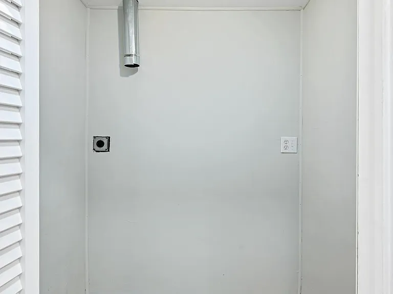 223-225 Kings Hwy E #3 — Photo 8