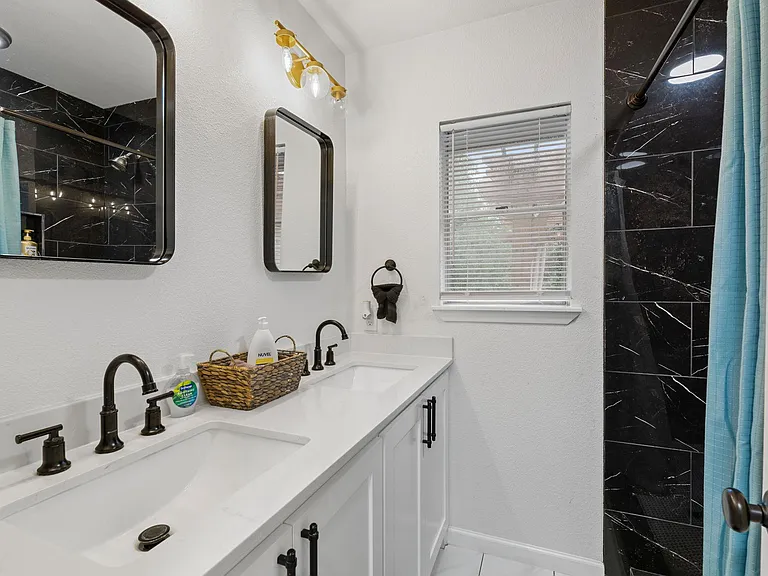 201 Fairlane Dr — Photo 16