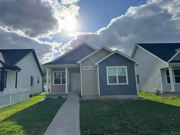 109 Coral Dr, Waterloo, IA 50701
