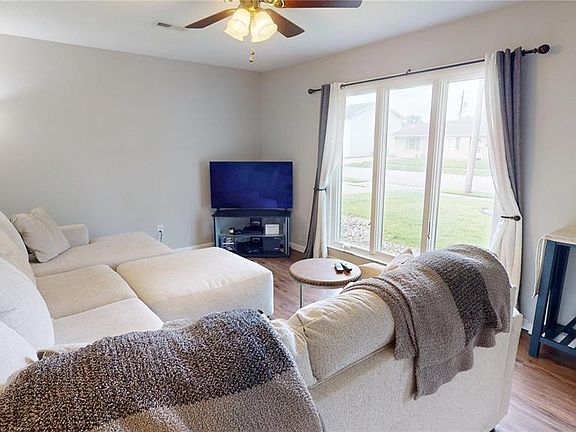 4th image of 97 Briarhaven Dr