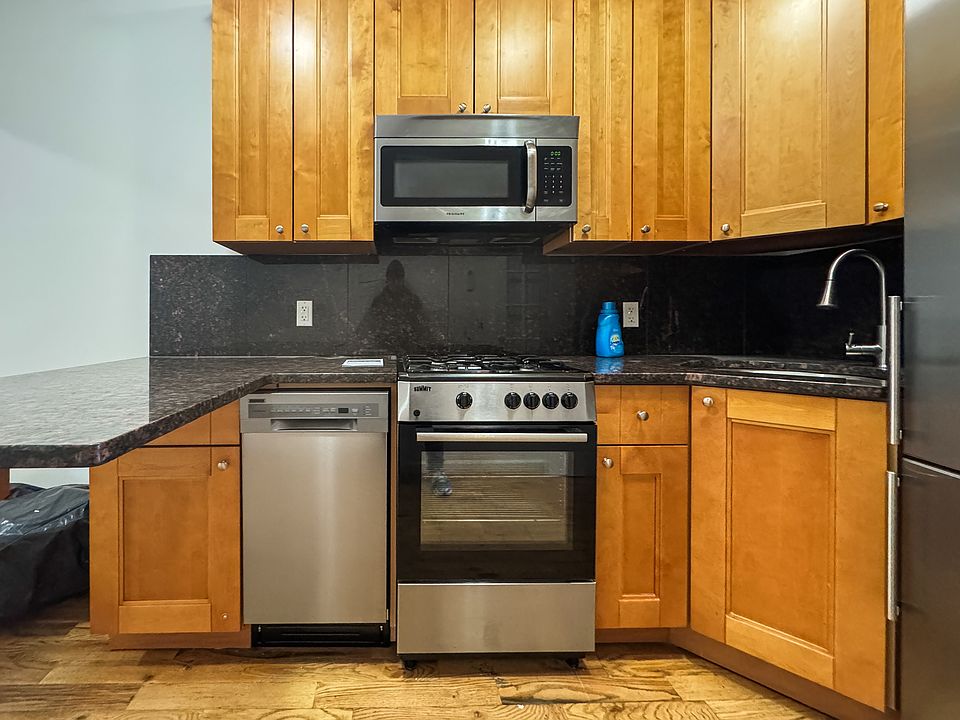 1st image of 126 Withers St APT 1R