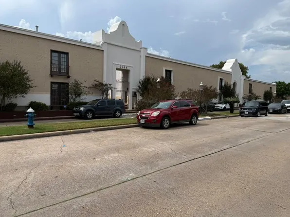 2744 Briarhurst Dr APT 32, Houston, TX 77057