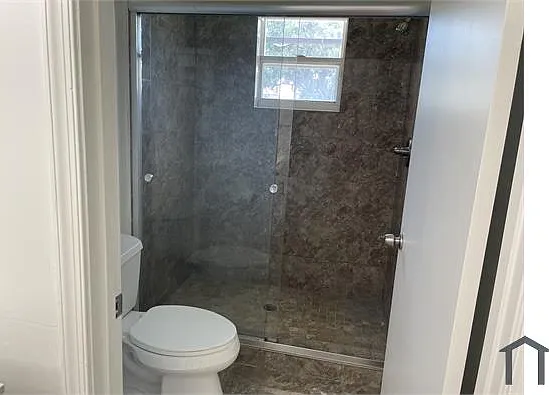 21390 Millbrook Ct — Photo 9