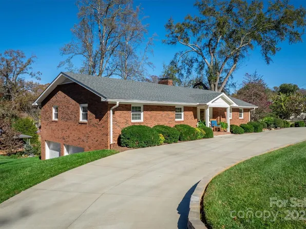 606 Collett St, Morganton, NC 28655