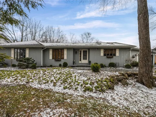 216 Naramore Dr, Batavia, NY 14020