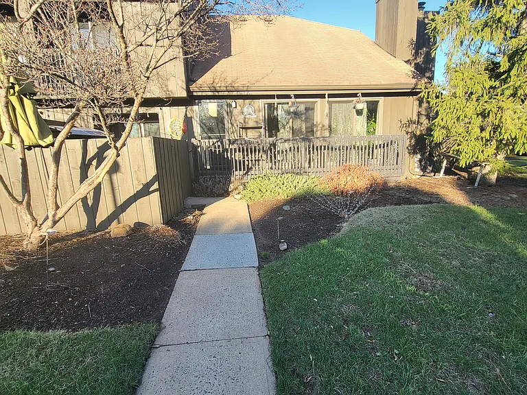 14 Westgate Dr — Photo 5