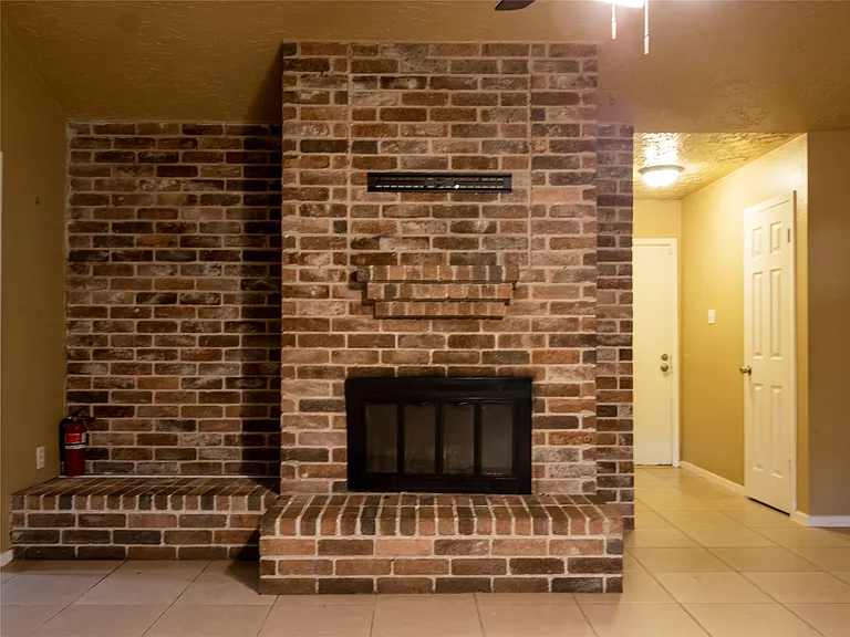 8215 Lone Bridge Ln — Photo 3