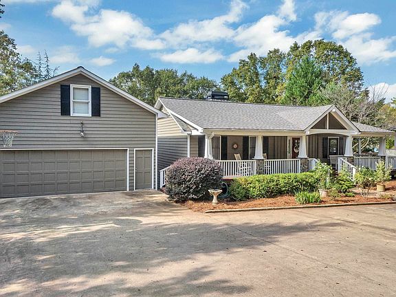 3rd image of 409 E River Bend Dr