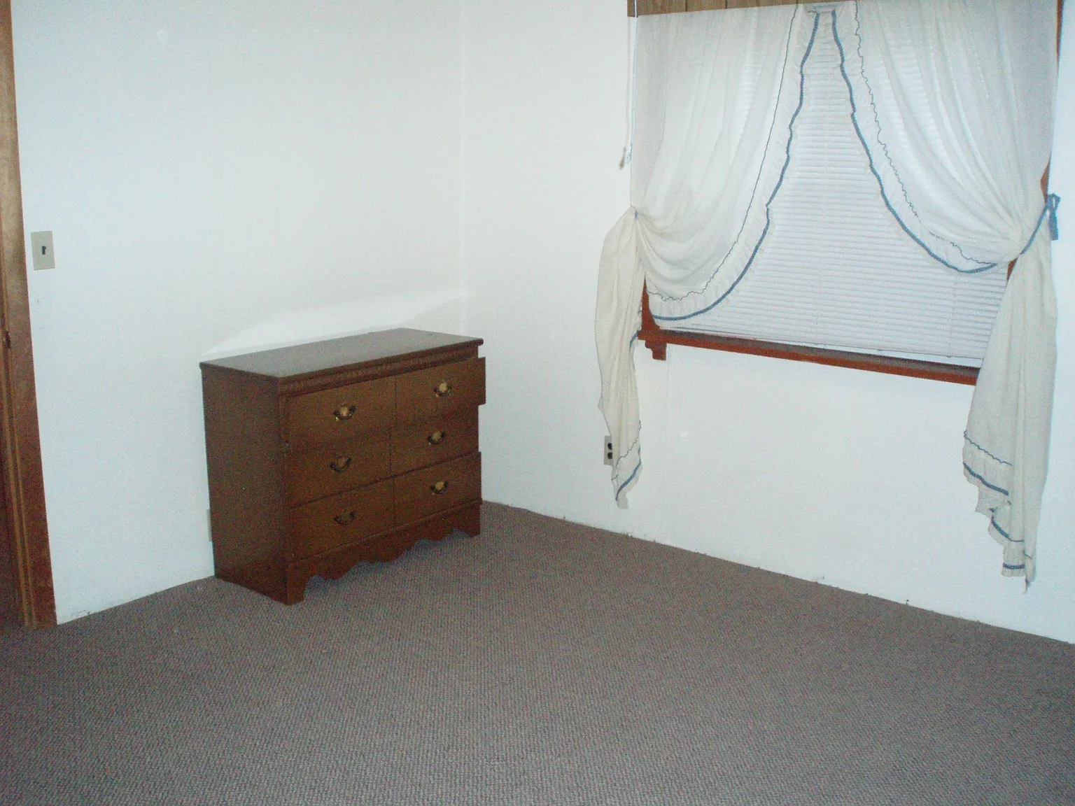 1 bed, 800 sqft, $1,300 — Photo 4