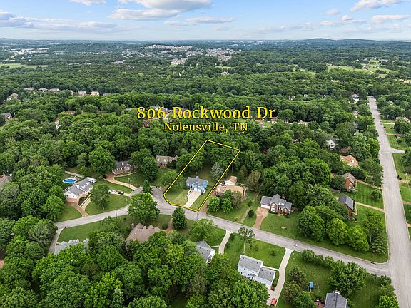 4th image of 806 Rockwood Dr
