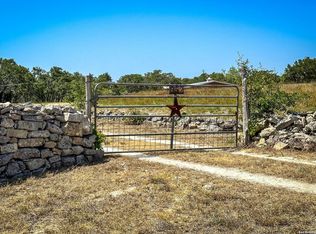 952 Carmel Dr, Blanco, TX 78606