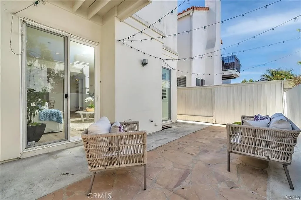 3 bed, 1976 sqft, $7,300 — Photo 4