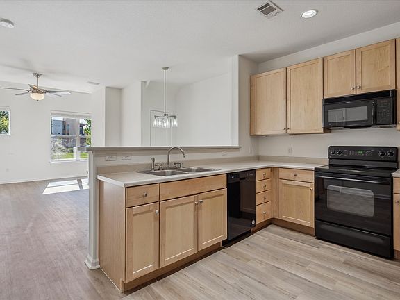 5th image of 84 N Spruce St Unit 901
