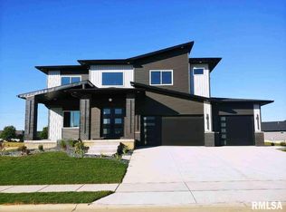 1914 Katie Ct, Davenport, IA 52807