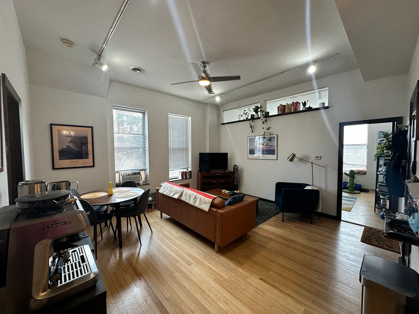 2 bed, 900 sqft, $2,400 — Photo 2