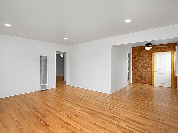 4th image of 529 Dahlia Ave