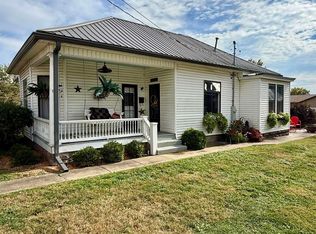106 E South St, Mount Sterling, IL 62353