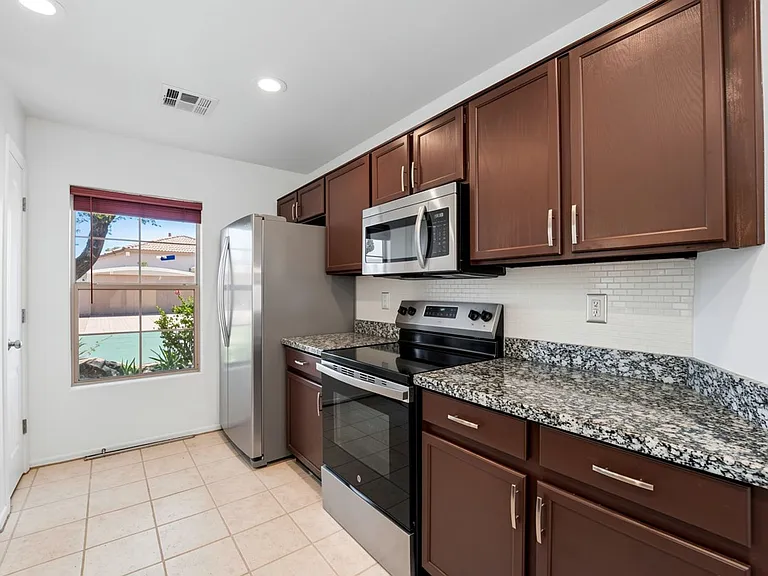 4420 E High Point Dr — Photo 10