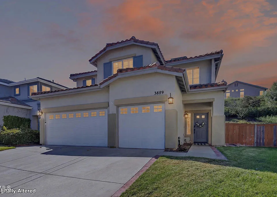 3889 Angeline St