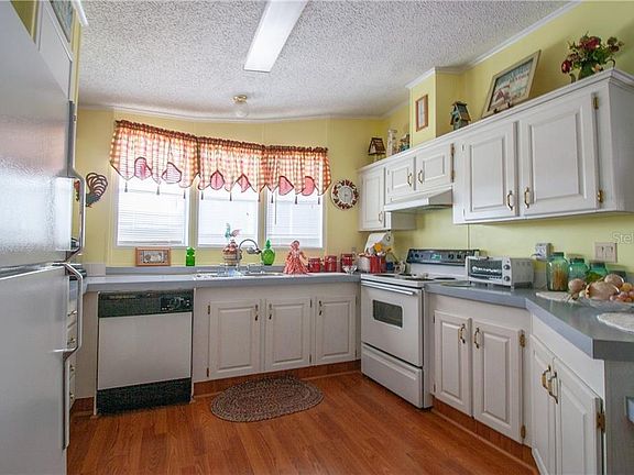5th image of 1417 County Dr