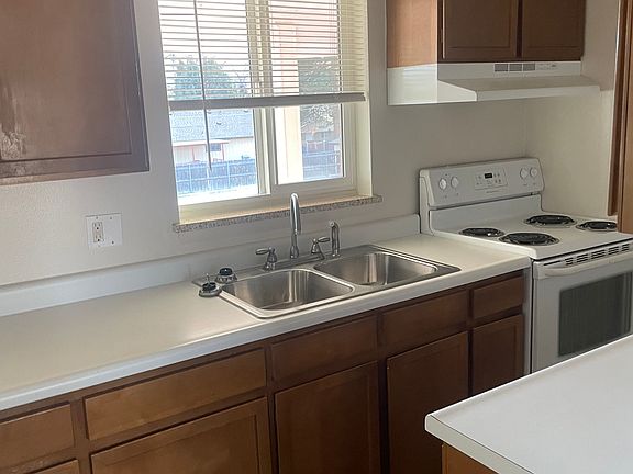 4th image of 901 N 14th St #205