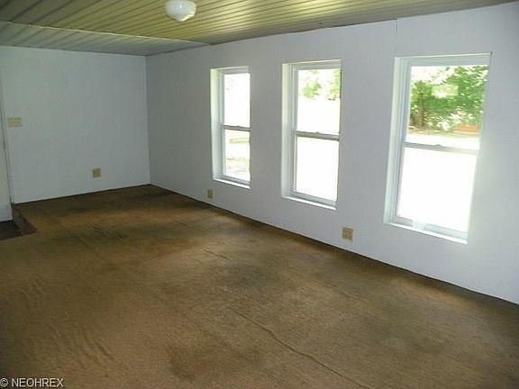 Large bonus room for extra bedroom office or playroom with view to back yard New vinyl windows