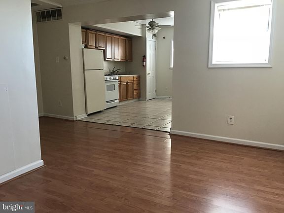 2nd image of 2547 Salmon St #3