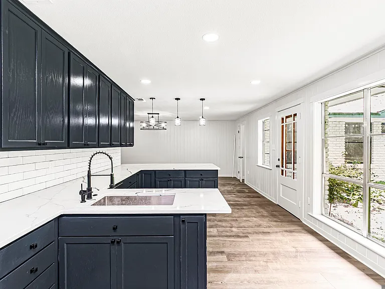 535 Thornwood Dr — Photo 14