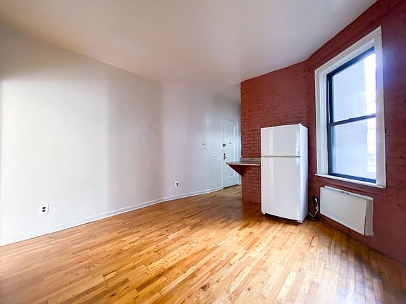 5th image of 429 W 46th St APT 4A