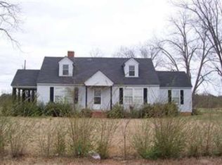 645 Ball Park Rd, Bladenboro, NC 28320