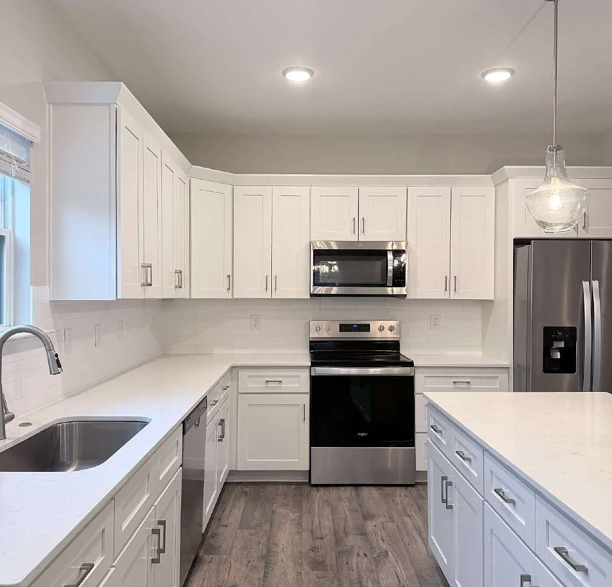 3 bed, 2.5 bath, 2009 sqft, $2,800 — Photo 1
