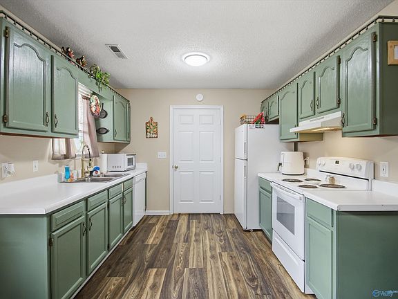 4th image of 45 Maudie Ln